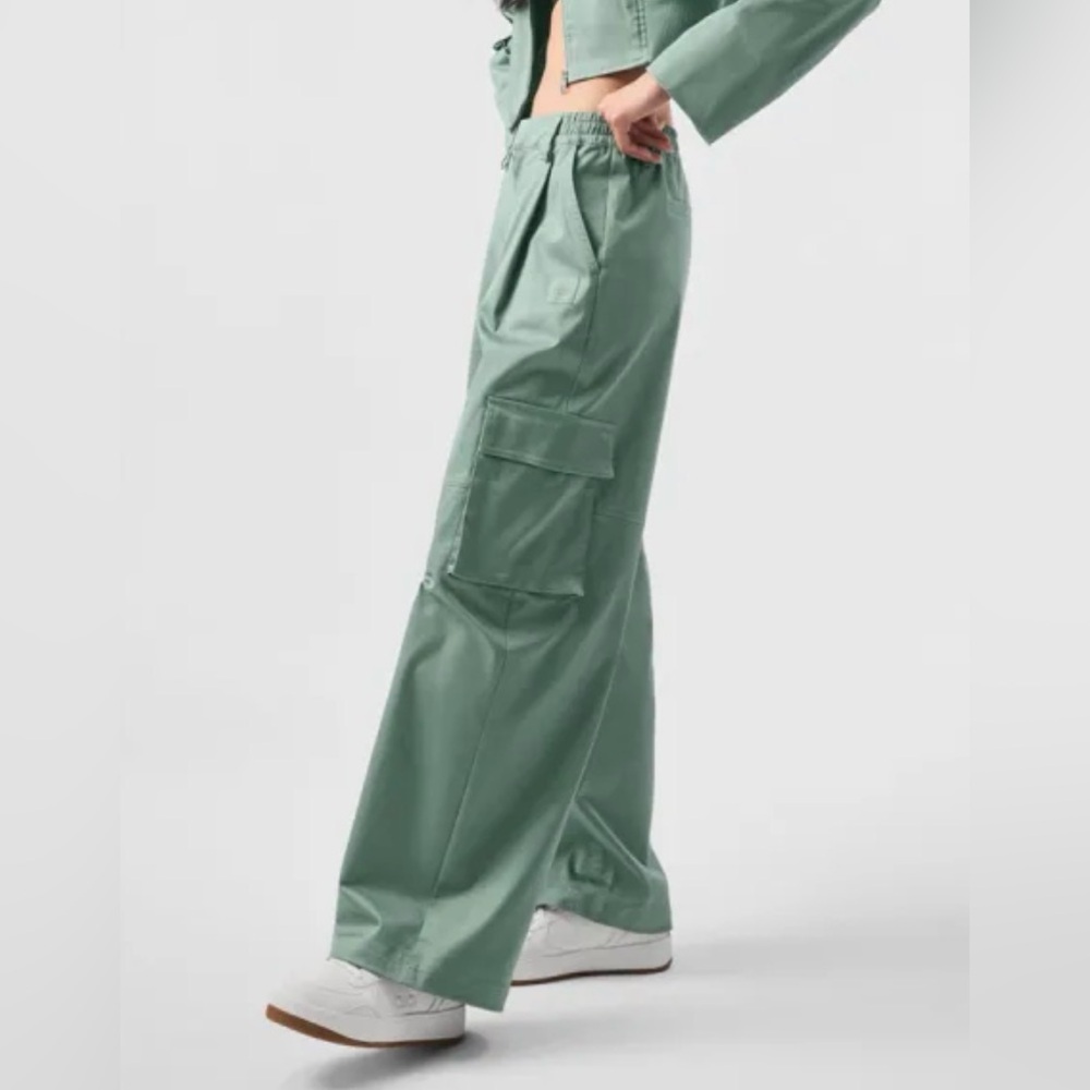 Wide-Leg Cargo Pants in Sage Green